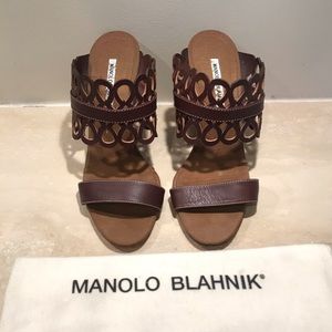 Manolo wedges